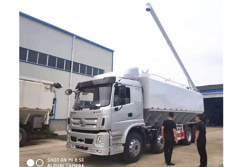 三环20吨前四后八饲料车
