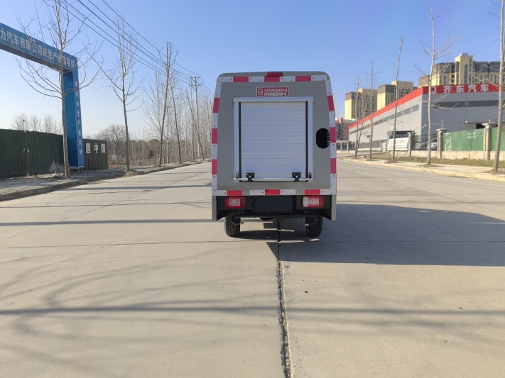 小型纯电动路面清洗车
