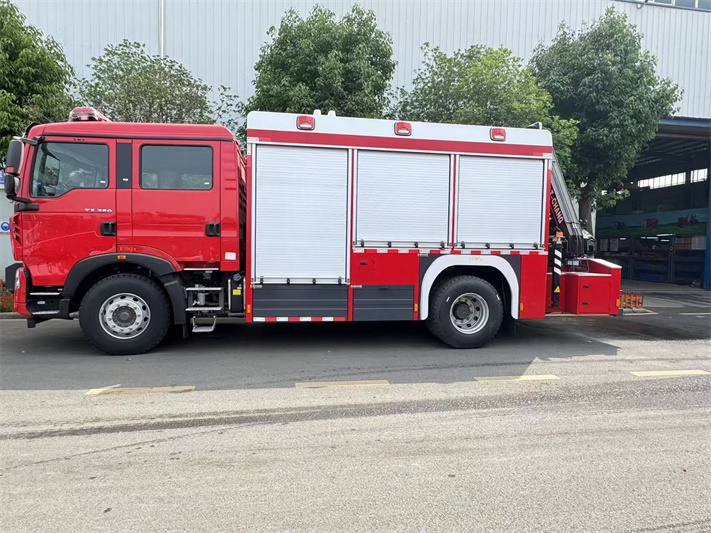 CLW5140TXFJY80/HW抢险救援消防车