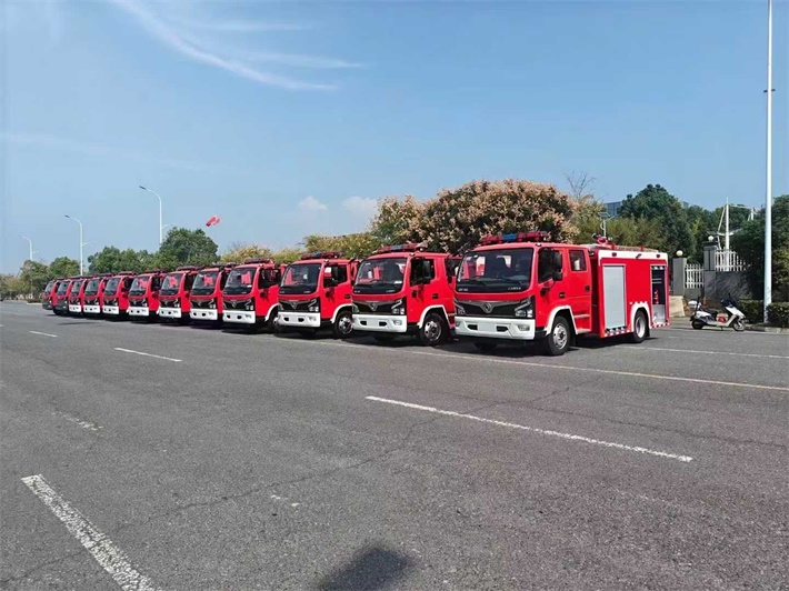 东风4.0方水罐（泡沫）消防车